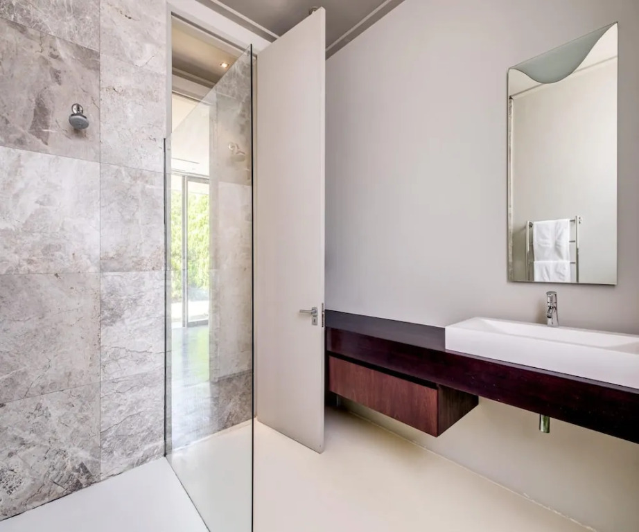 Exquisite Modern Camps Bay Villa Hove Villa