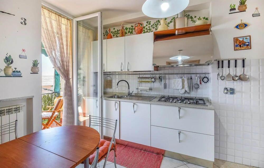 Beautiful Apartment in Genova Pra' With Wifi and 2 Bedrooms