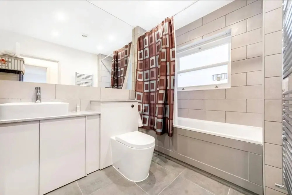 Modern 2 Bedroom Home With Private Garden