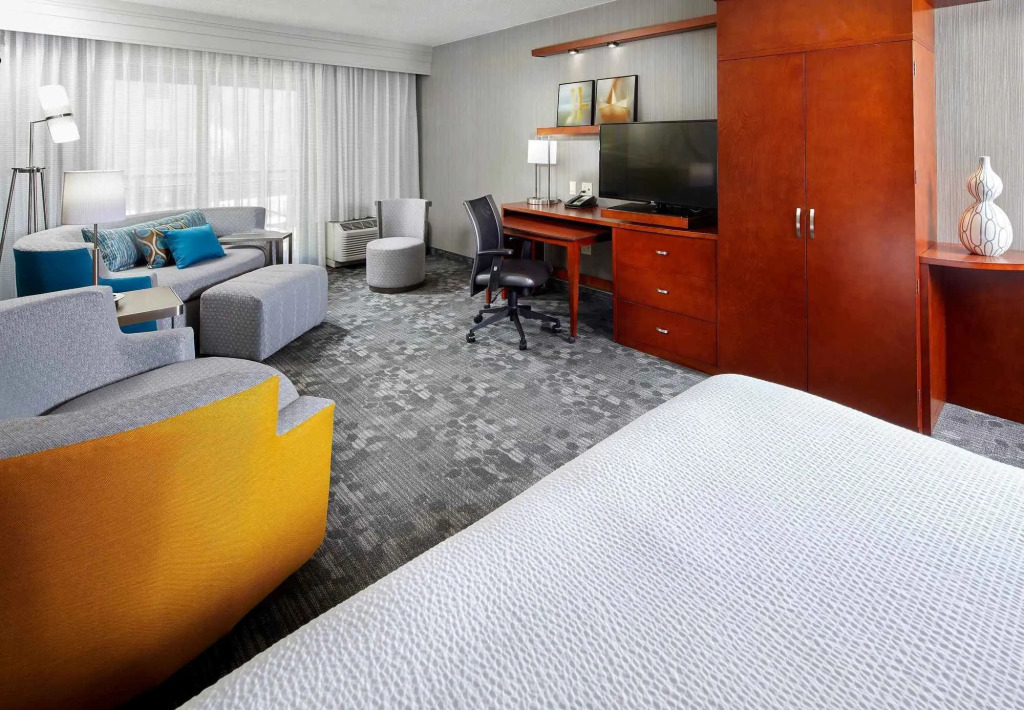 Courtyard by Marriott San Antonio Six Flags at The RIM