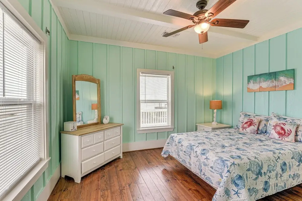 Walk to Beach: Home w/ Hot Tub & Deck in Gilchrist