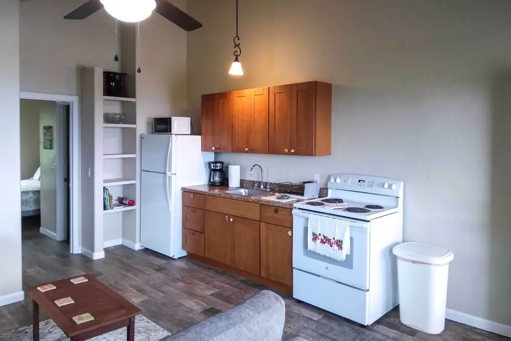 Airy Kailua-kona Apt < 3 Mi to Beach Access!, Kailua-Kona