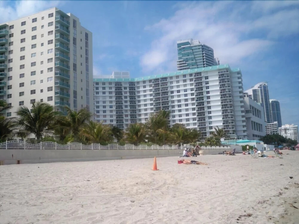 3801 Hollywood - 2Z - 1 Br Apts