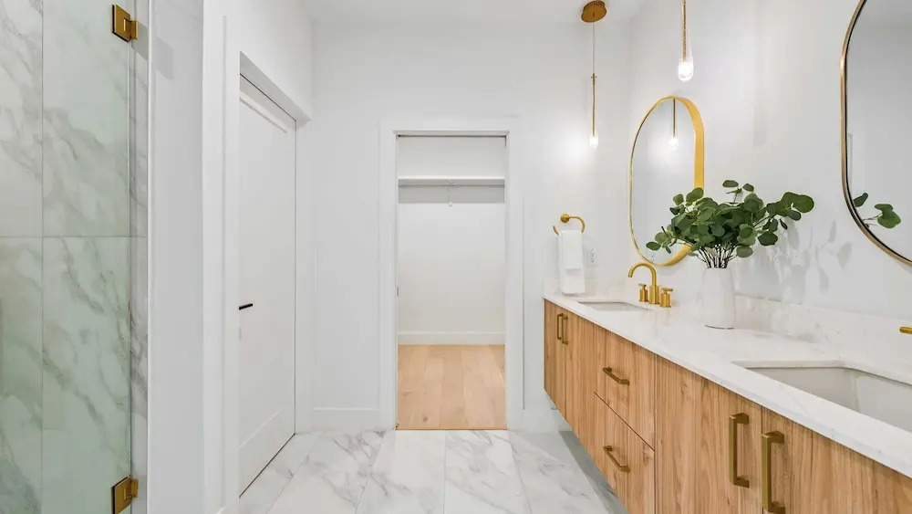 Stylish Home With Firepit & Balcony Steps From Austins Best Near Rainey St, Lady Bird Lake & Downtown The Ashlee by Avantstay