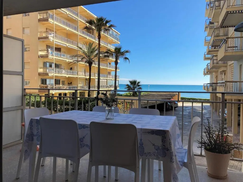Large Apartment with Sea Views