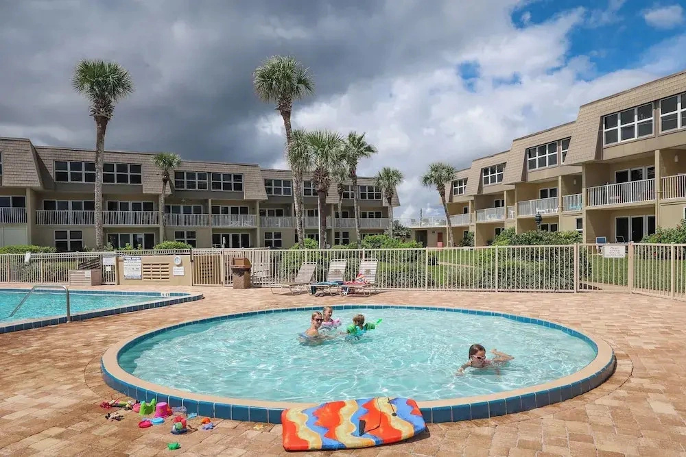 Ocean View Condo w/ Direct Beach Access & Shared Swimming Pool/tennis