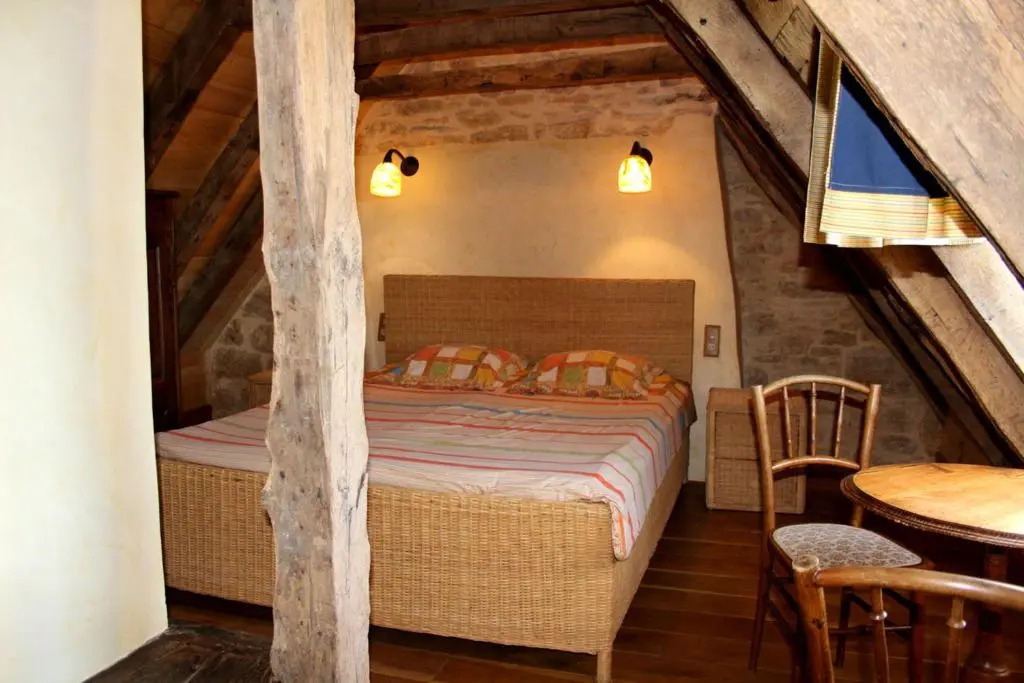Maison charmante à Saint-Cybranet avec grand jardin, piscine