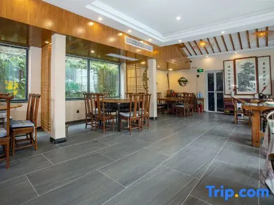 Yinxi Tangquan B&B