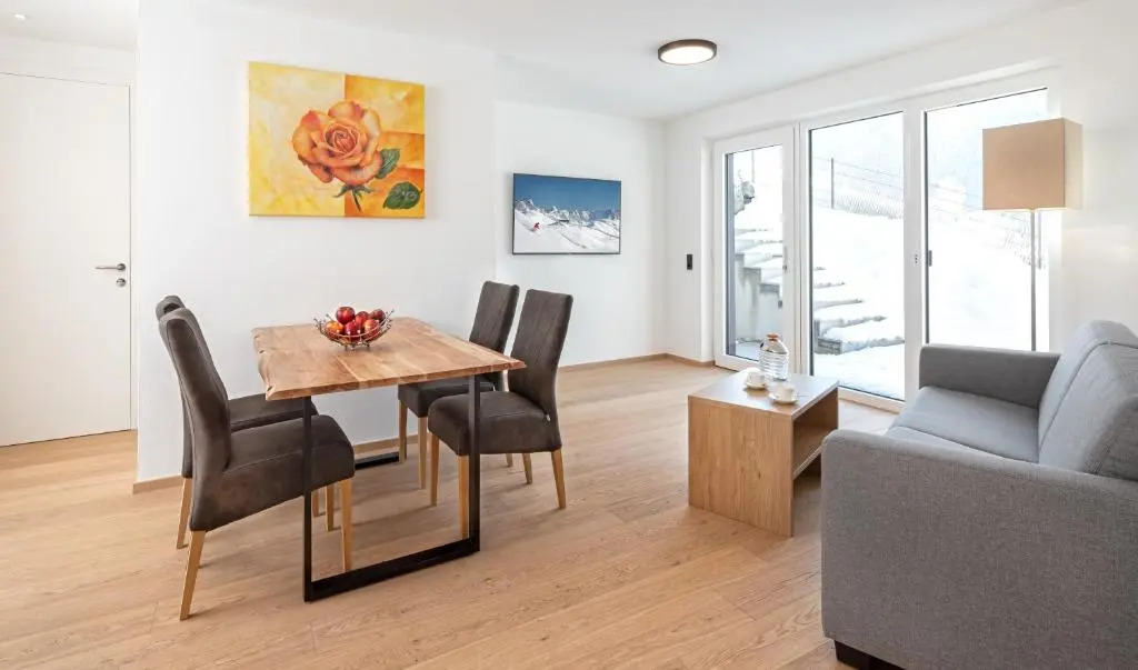 lake and mountains appartements