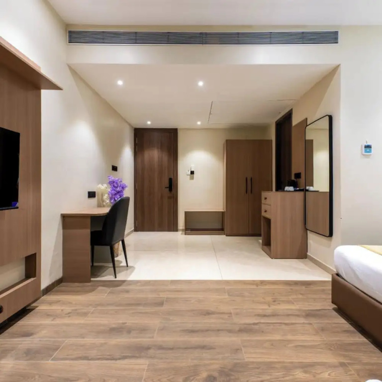 Hotel Kingsway Continental , Raipur