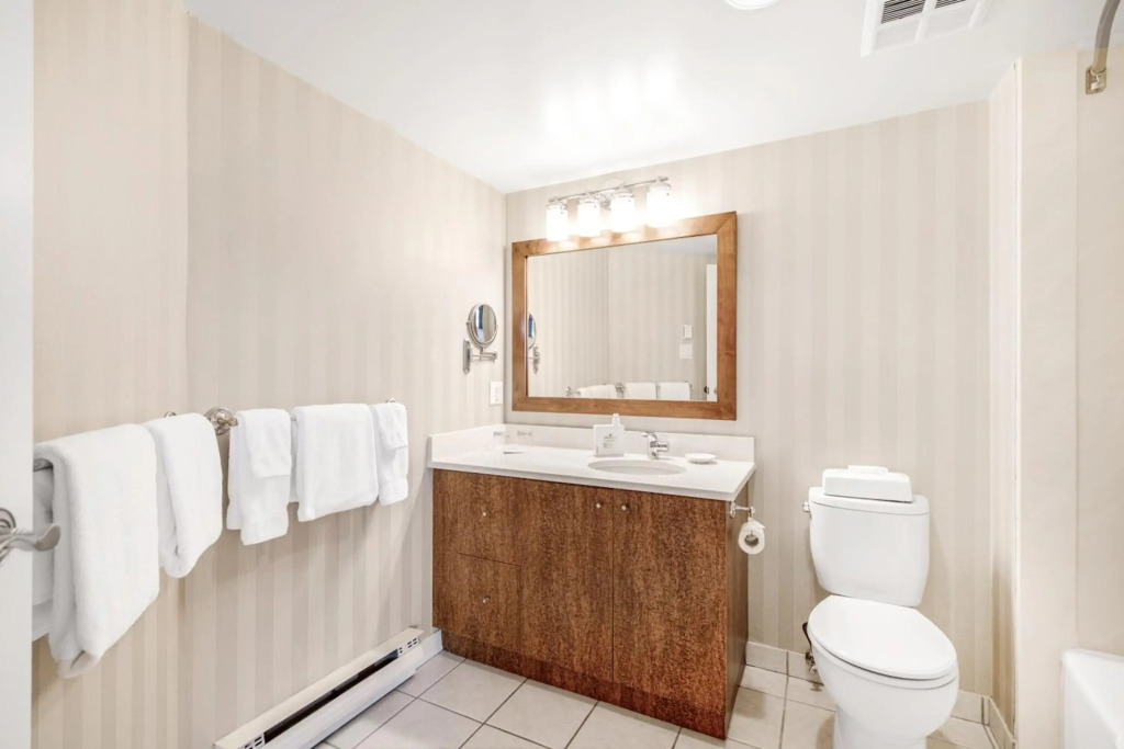 Victoria Regent Waterfront Hotel & Suites
