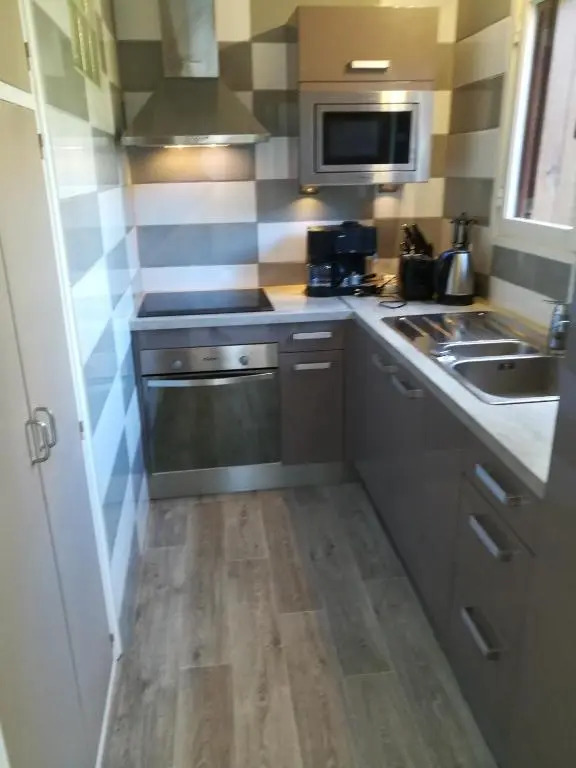 Appartement classé 3 étoiles au 1er étage dune maison avec jardin dans un quartier calme