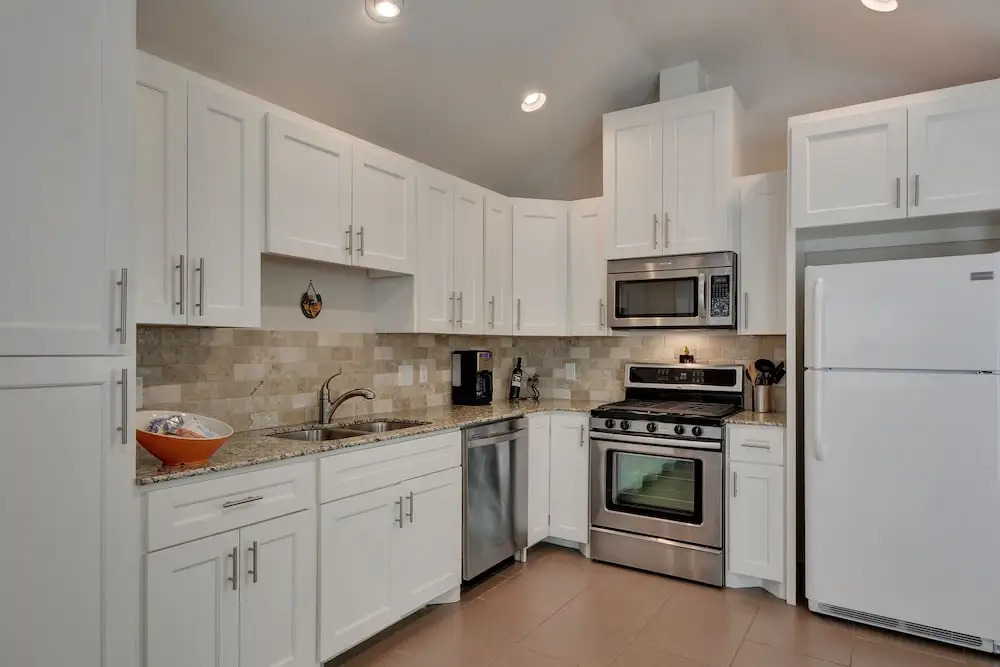 2BR Renovated Austin Coach House by RedAwning