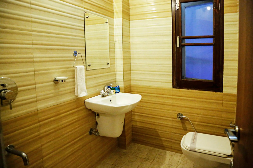 Capital O 4302 Hotel Imperial Lodge