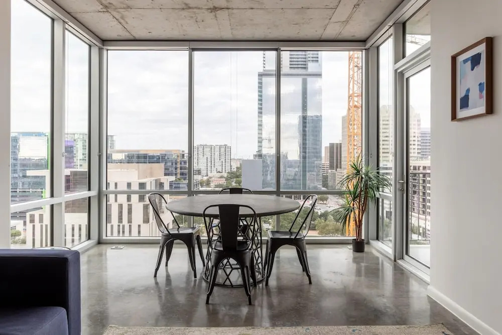 Kasa Spacious Balcony Ideal for Both Short Long Stays 2nd Street