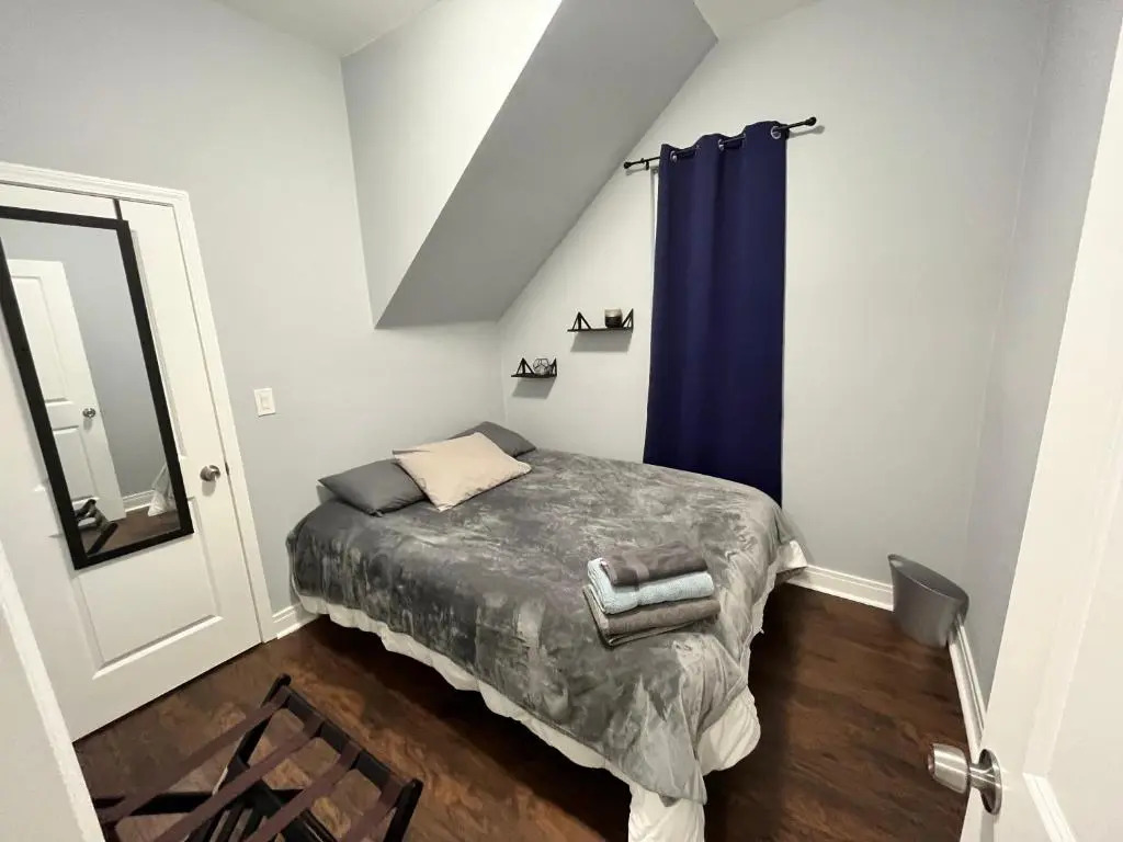 Lovely Logan Square 2-Bedroom in Chicago