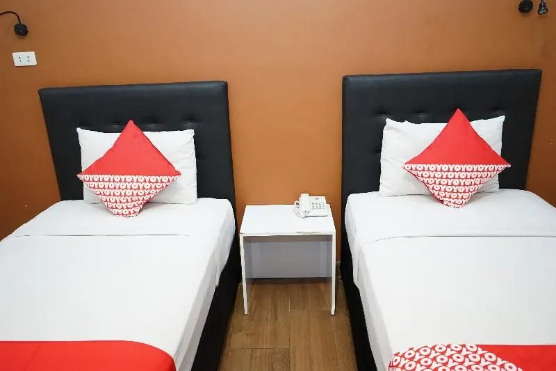 OYO 633 Ren'z Hotel