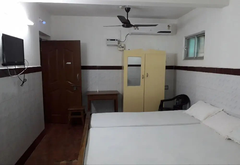 Parisha Residency- Temple Side Hotel