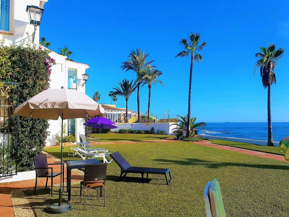 Dona Lola Sandra - Cozy beach front house with open sea views located in Calahonda only few minutes away from Marbella - Costa del sol CS111