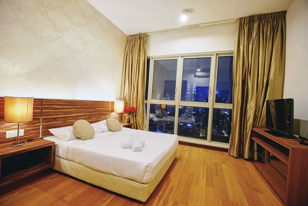 Regalia Residence at KLCC View Sky Pool by KC