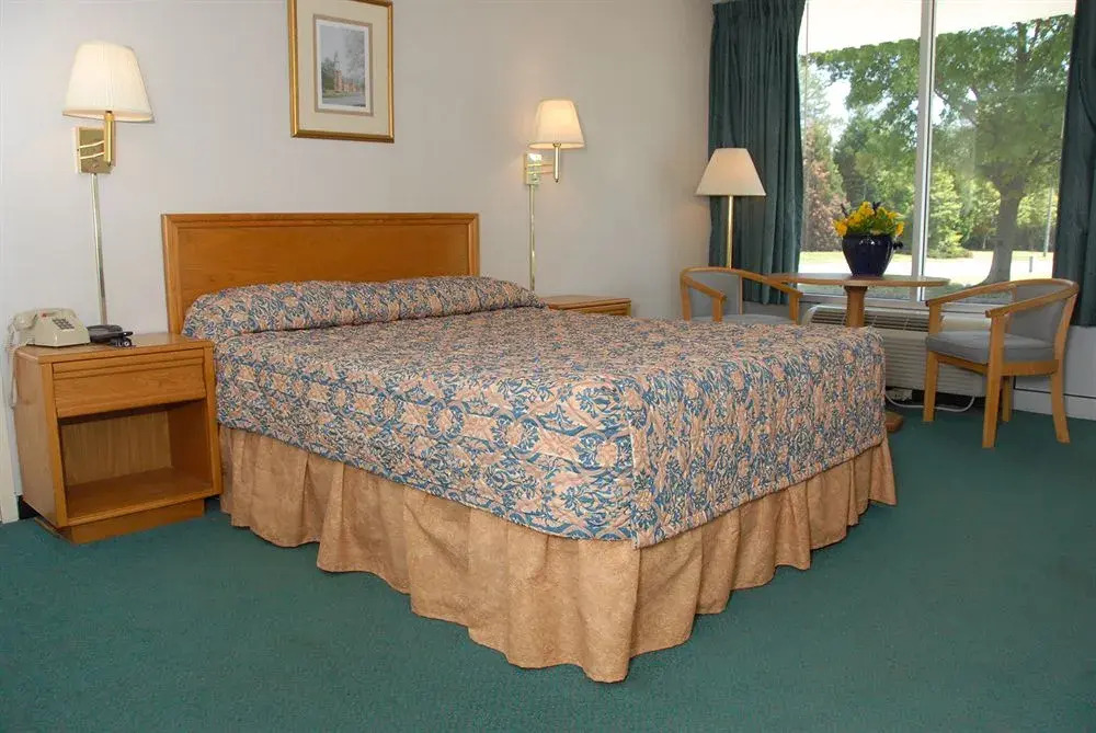 Quarterpath Inn & Suites