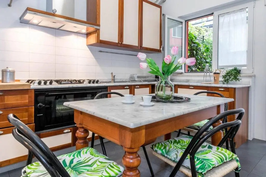ALTIDO Charming Apt for 3 with Adorable Internal Garden