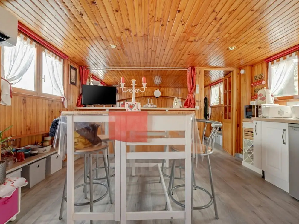 Comfortable House Boat in Homps with Roof Terrace