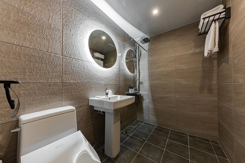 Brown Dot Hotel
