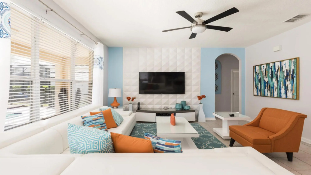 6BR Villa Near Disney w South-facing Pool spa