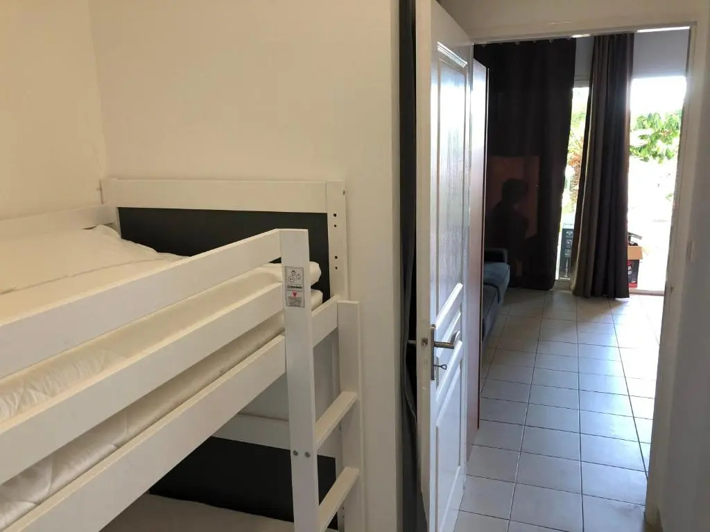 Porticcio centre plage à pieds, studio-cabine 4 Pers max, promo 7 nuits