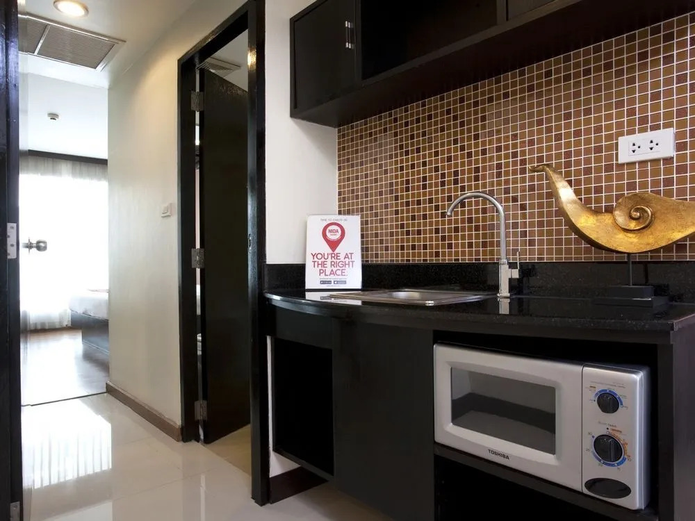 Boss Suites Nana Hotel