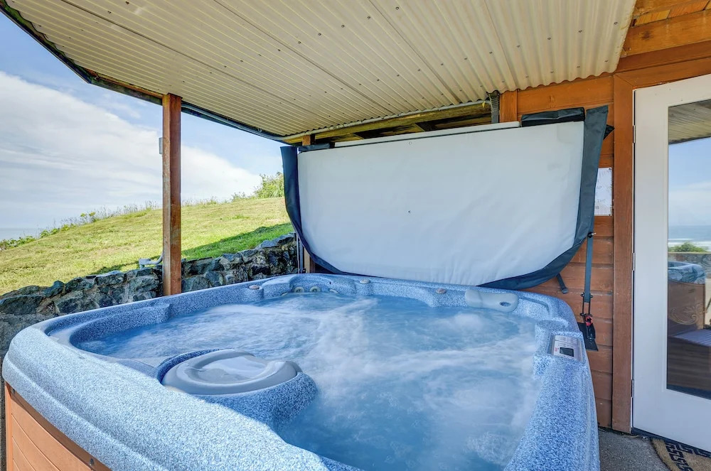 Mckinleyville Getaway w/ Hot Tub & Ocean Views!