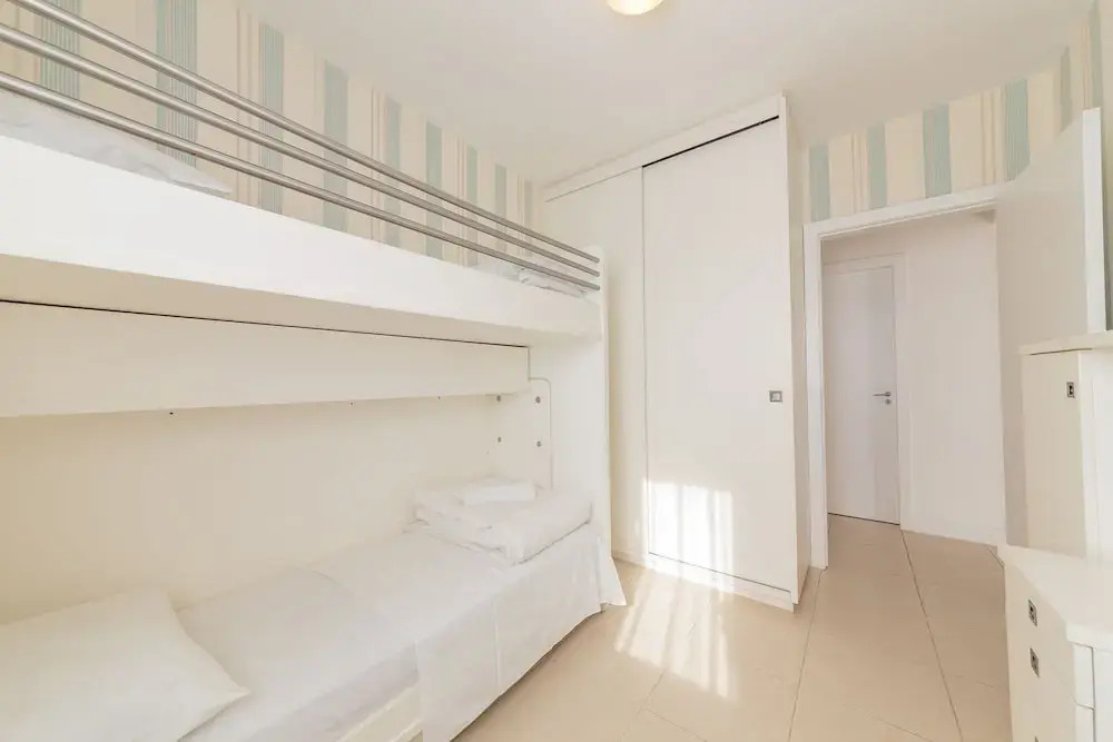 Beautiful Apart 5 min Jurere Open Shopping Emr302
