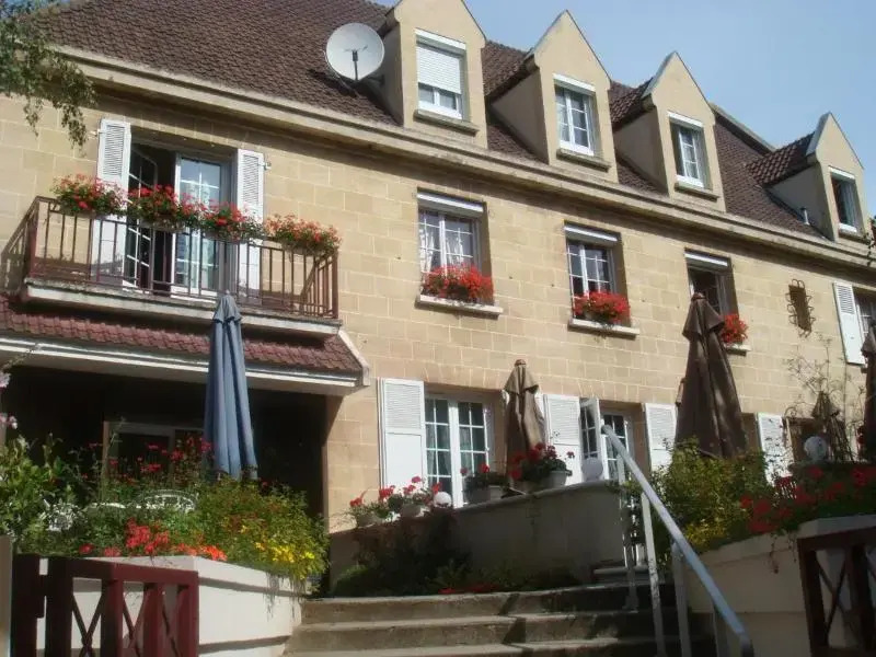Logis Hôtel Les Airelles Neufchâtel En Bray