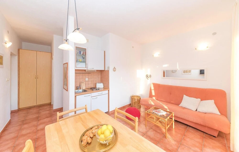 Beautiful Apartment in Vinisce With 1 Bedrooms and Wifi