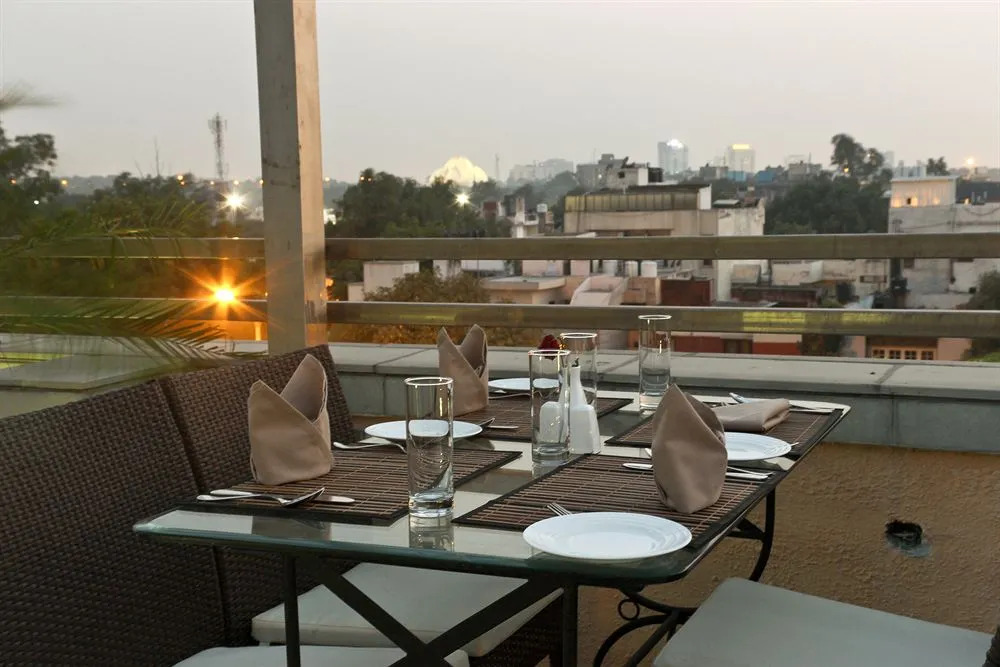 Tavisha Hotel