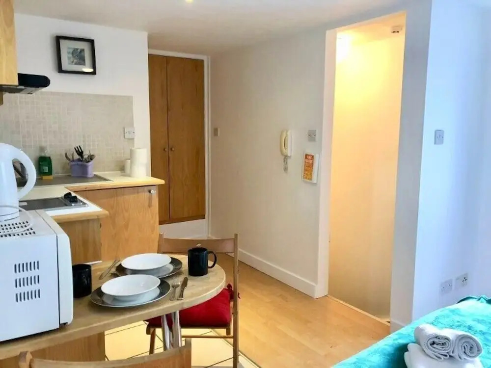 HFS Studio Next To Hydepark L14