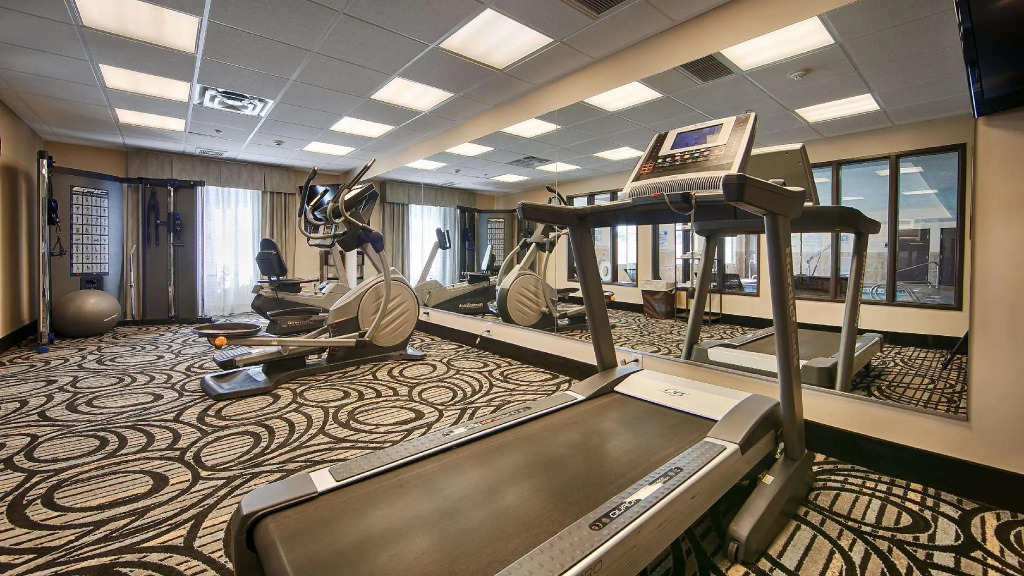 Best Western Plus Airport Inn & Suites