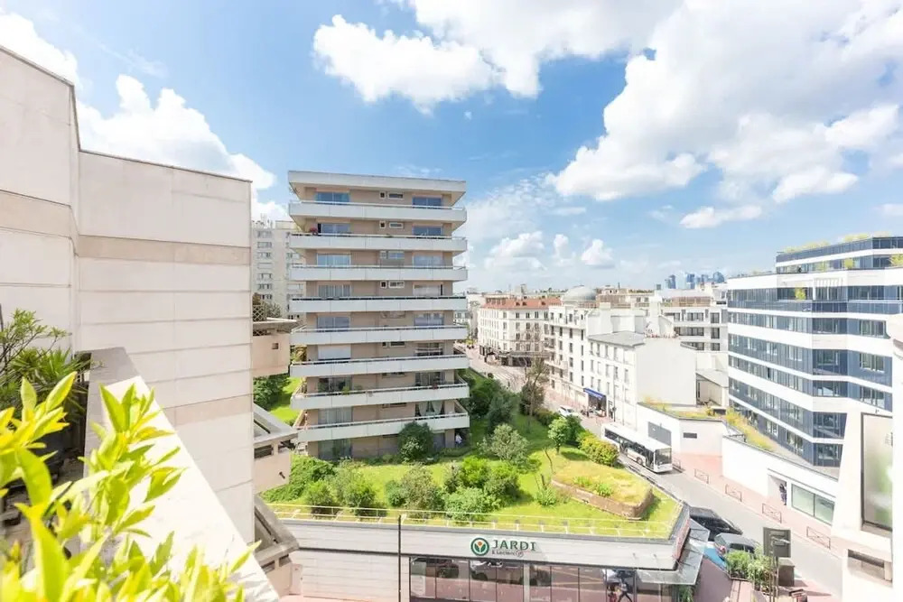 Charming Central Apartment With Balcony and City View