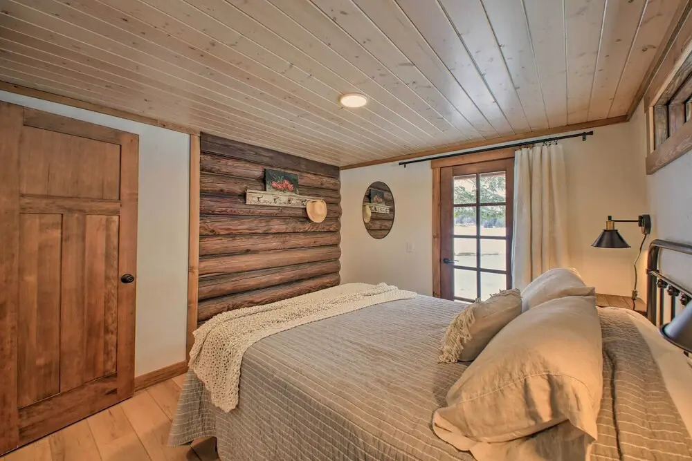 Serene Kootenai Cabin - 3 Mi to Dtwn & River!