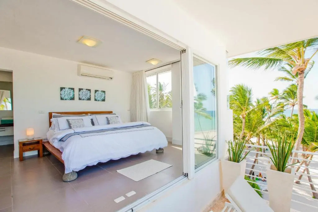 Incredible 4BR Beachfront Penthouse with Ocean View