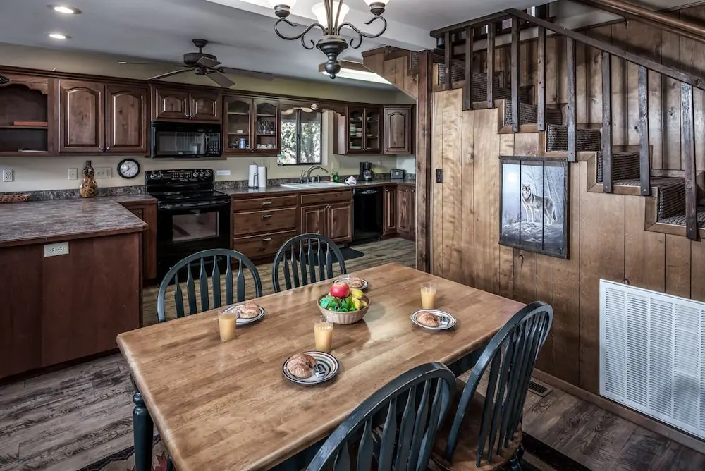 Bear Crossing - Three Bedroom Cabin