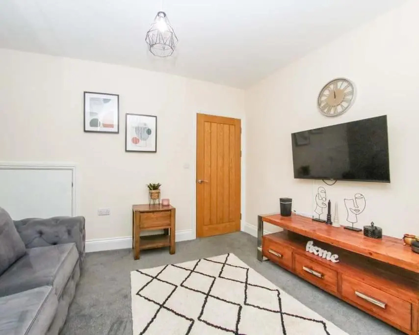 No25-Luxe Living Guest House- 2 Bed-WIFI-Free Parking-City- Beach