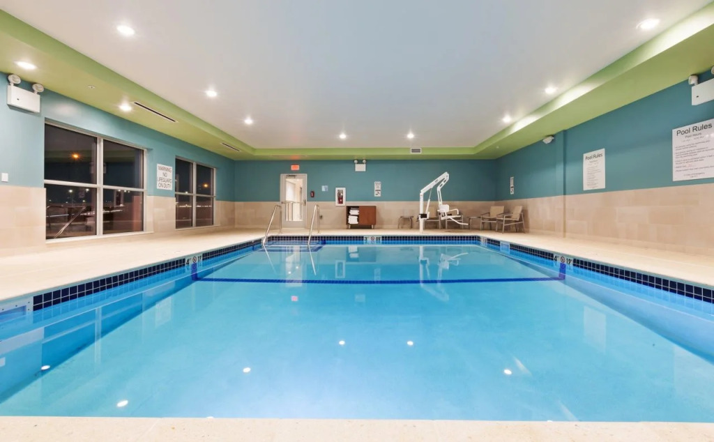 Holiday Inn Express & Suites - Lenexa - Overland Park Area by IHG