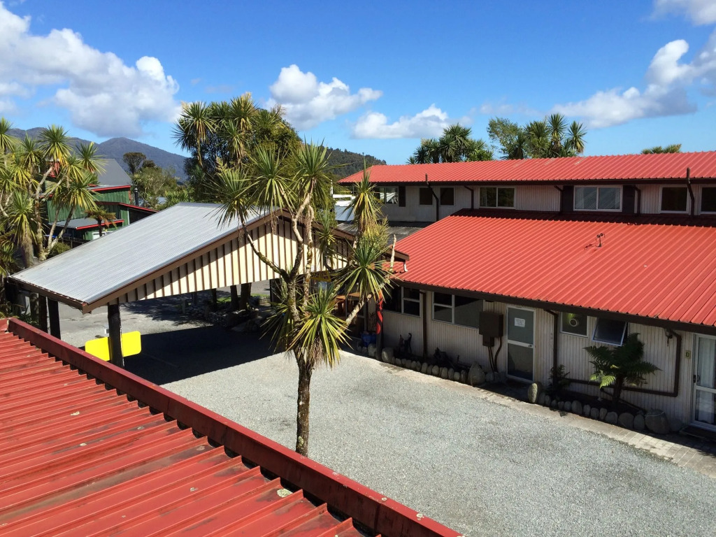 Chateau Backpackers & Motels