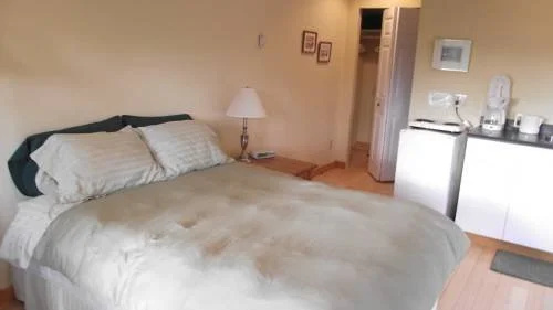 Secret Cove Cottage Suites