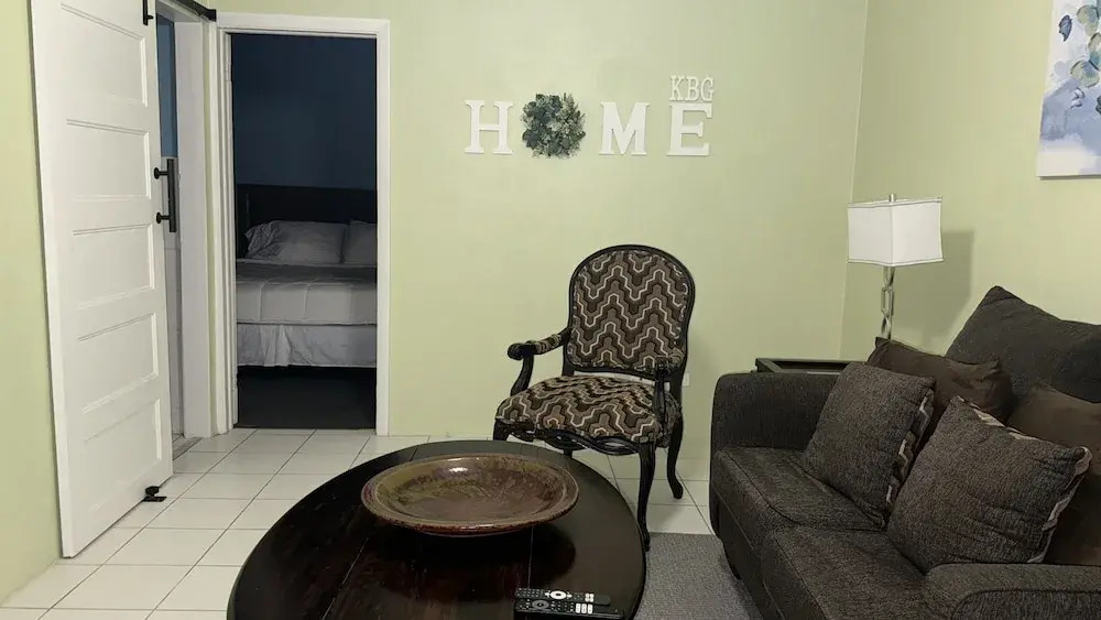 Kozy Bahamas Getaway 25mins from Airport & USA Embassy
