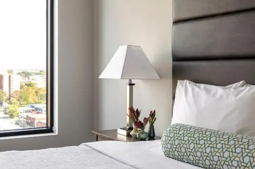 Frontdesk 80 On The Commons Downtown Columbus Apts
