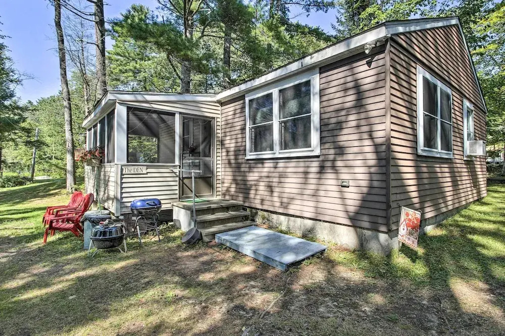 'the Den' Raymond Home w/ 200 Feet of Sandy Beach!