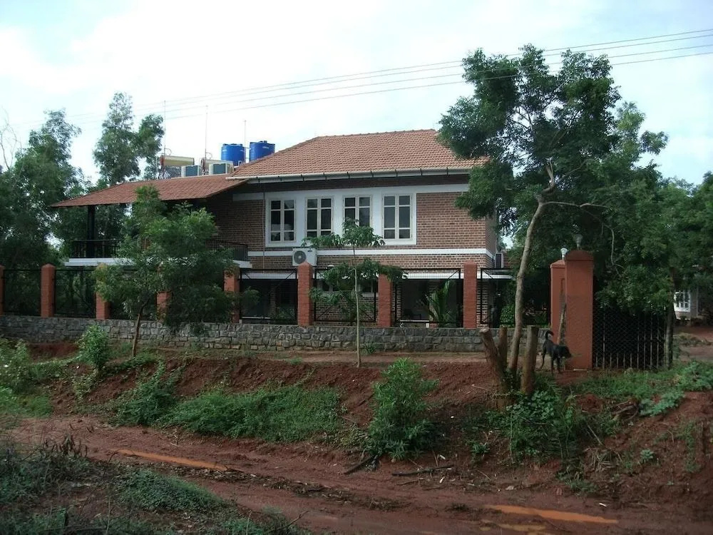 Inn Pondiville Forest Retreat